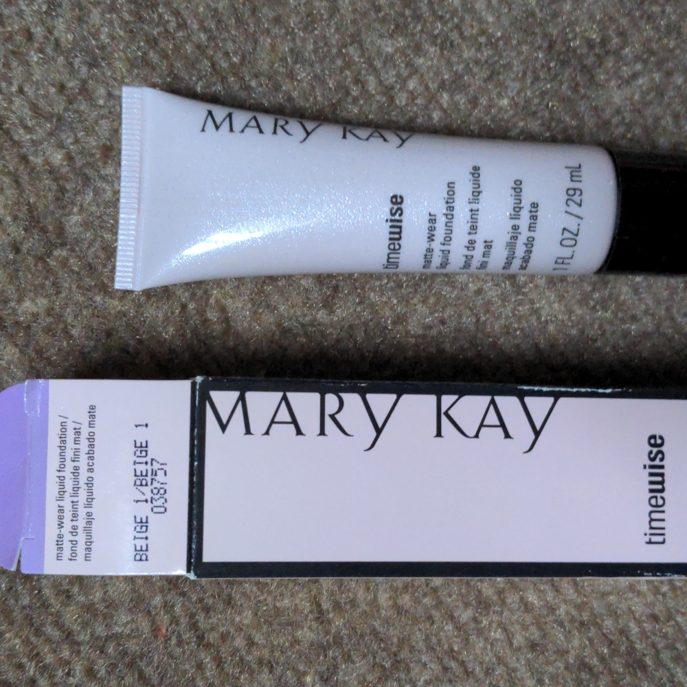 Mary Kay matte wear liq foundation, 1fl oz, beige 1